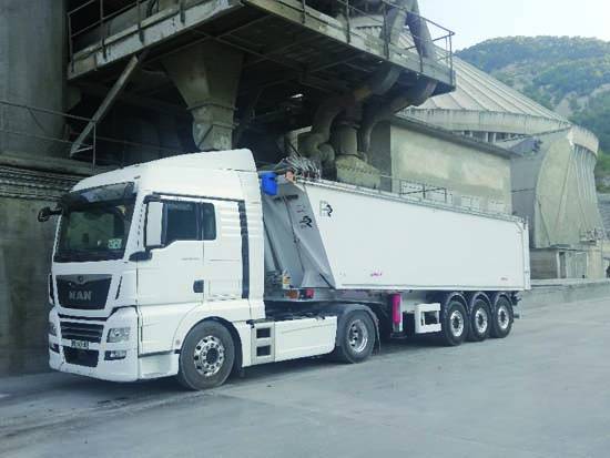 camion benne usine