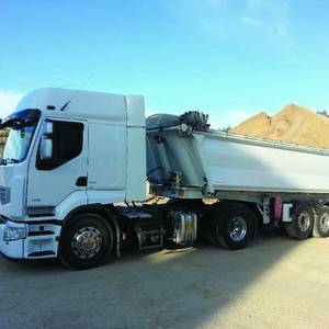 camion benne sable